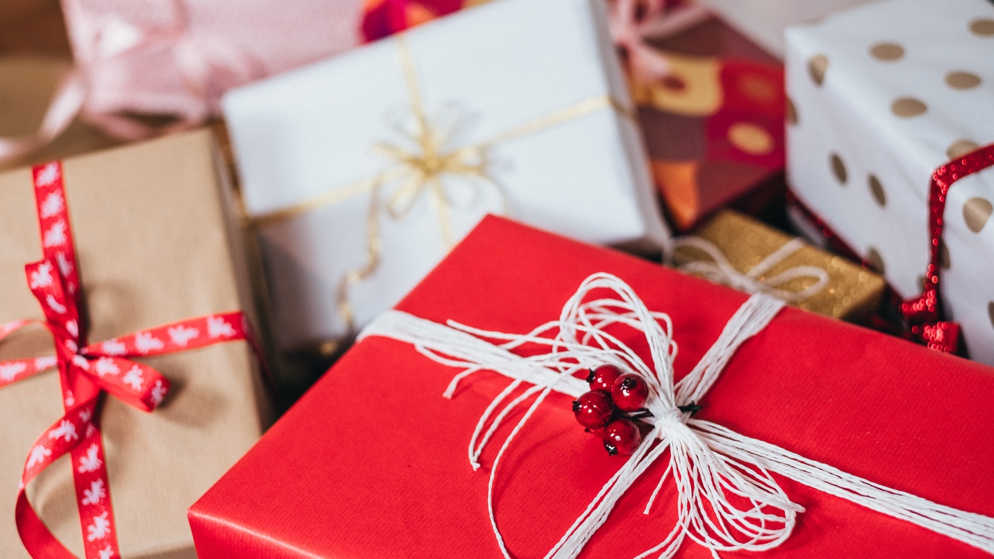 Best Gifts For Singers - 10 Ideas For Presents - Yona Marie | Yona Marie  Music