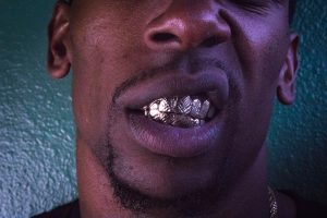 why rappers wear grillz
